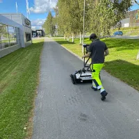 RjY3MUUx-200x200.png