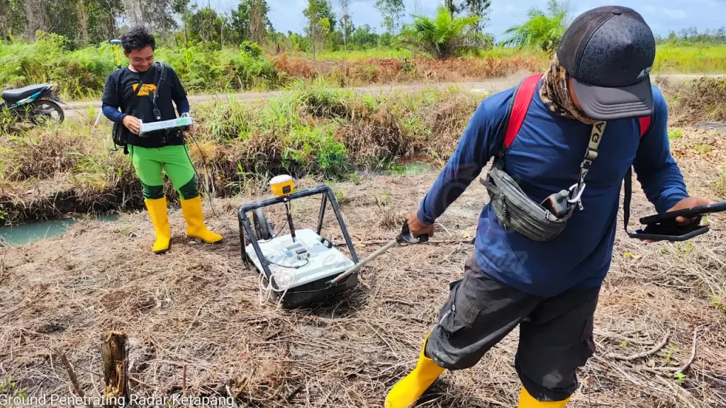 Survei GPR di Ketapang. Membuka tabir bawah permukaan di area lahan terbuka untuk mendukung perencanaan infrastruktur yang aman dan efisien.