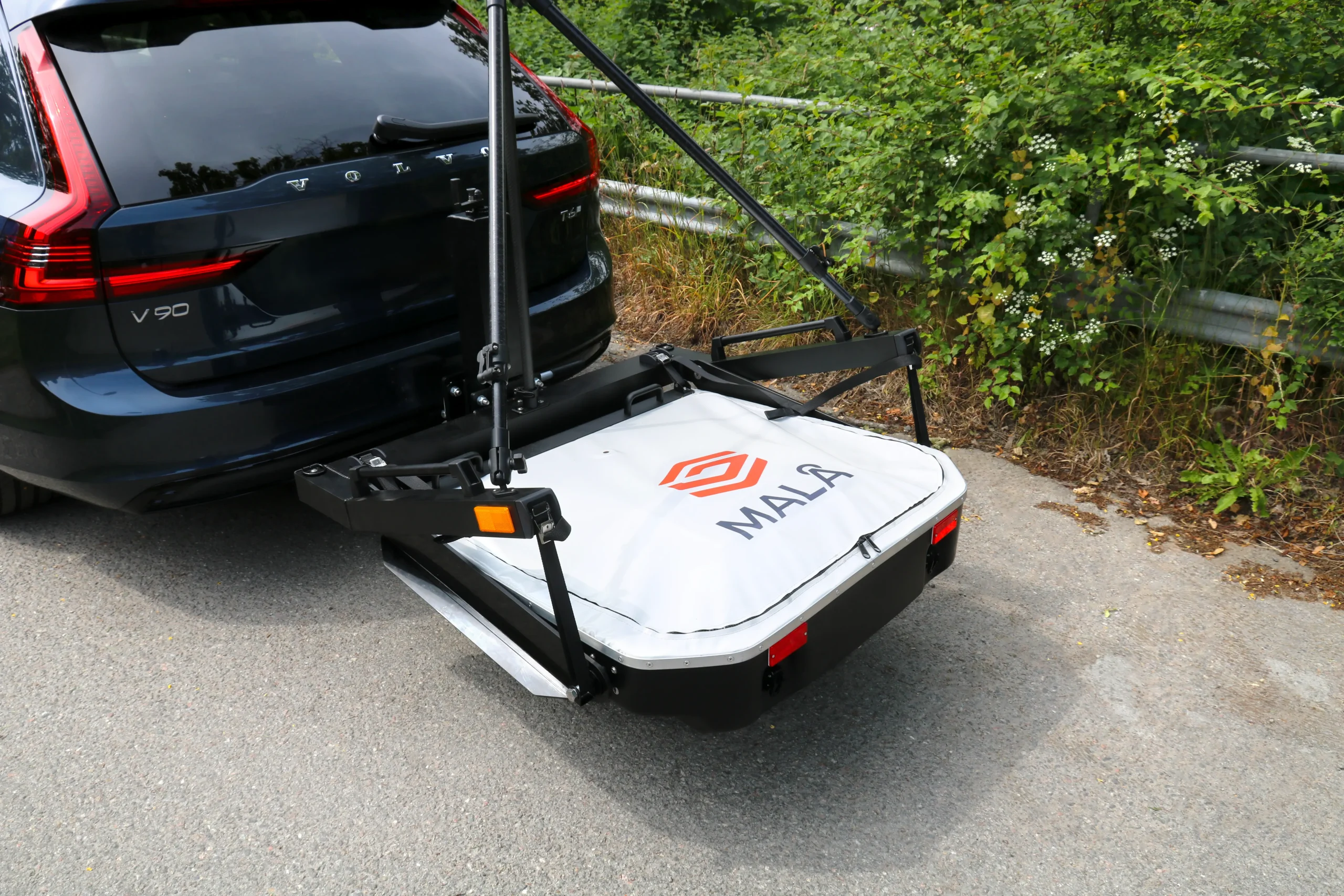 MIRA_Compact_Tow_Hitch_Carrier_1
